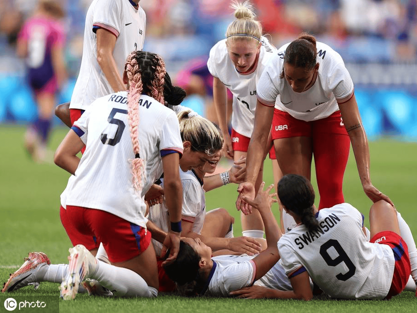 乐竟体育中文-美国女足表现出色，取得胜利(美国女足表现出色,取得胜利的原因)