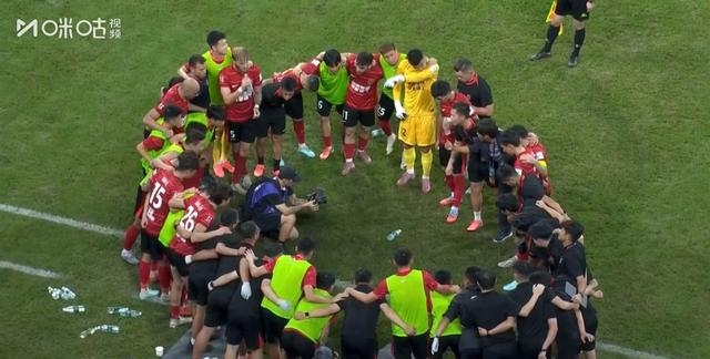 激情对决引爆全场，现场氛围极其激烈(激情对决引爆全场,现场氛围极其激烈是哪一集)