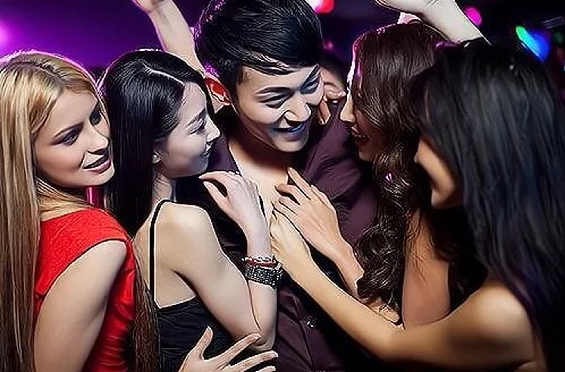 激情对决引爆全场，现场氛围极其激烈(激情对决引爆全场,现场氛围极其激烈是哪一集)